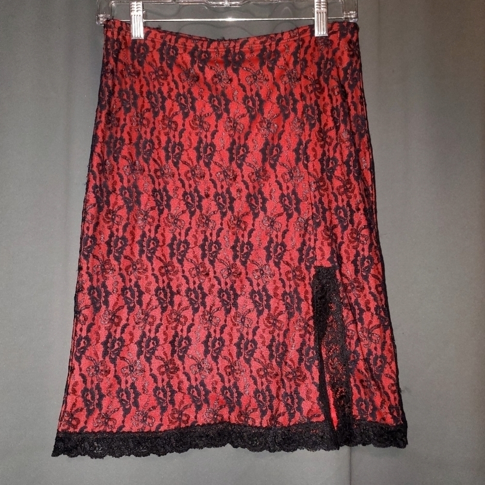 Red & Black Lace Skirt Latest Gossip Size Large